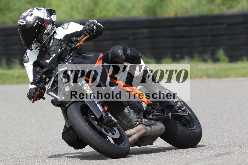 Archiv-2025/10 23.04.2025 Cornu Master School ADR/rot-rouge/38